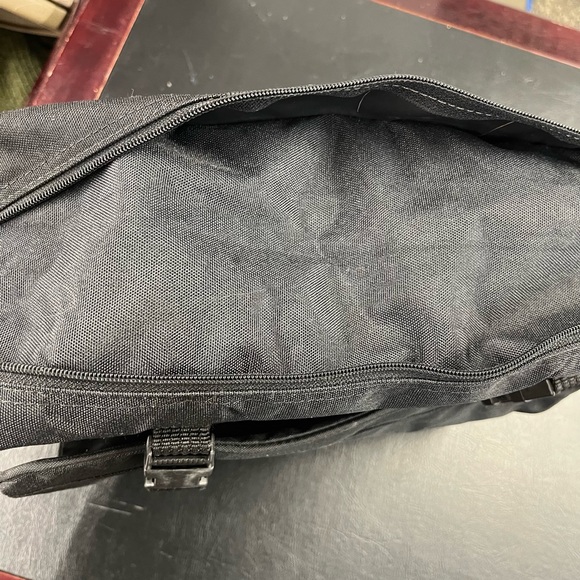 High Sierra Passport to Adventure laptop/messenger bag - Picture 9 of 10